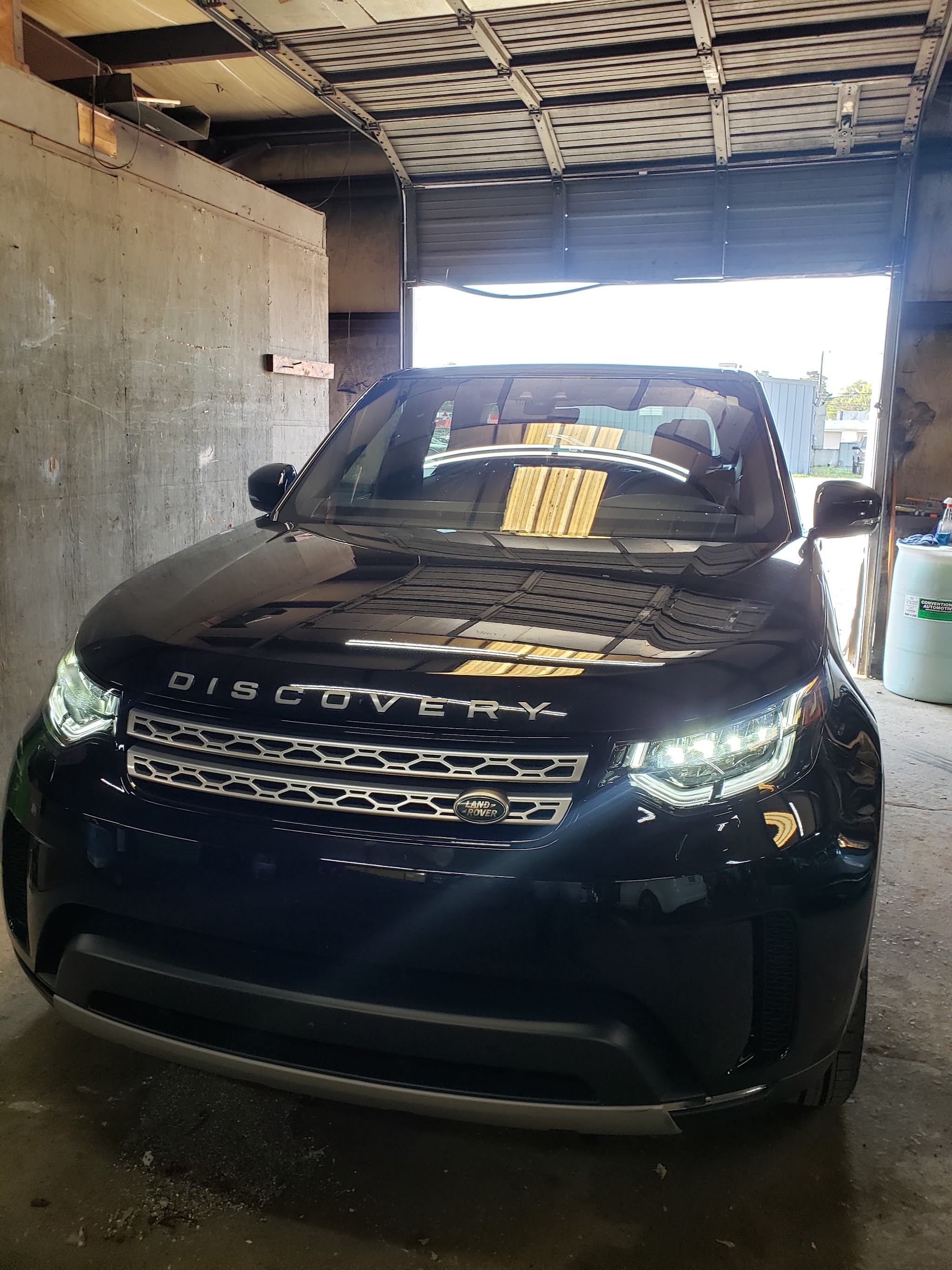 A Land Rover Discovery pulled into our bay